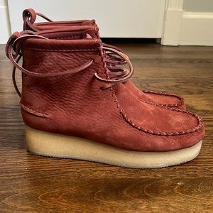 Clarks wallaby platform, size 9